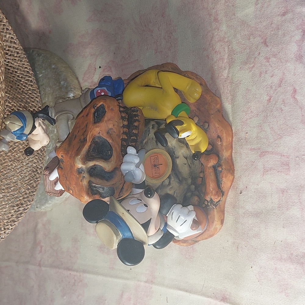 Disney Animal Kingdom Desk Clock Figurine Big Dig in the Boneyard Dinosaur